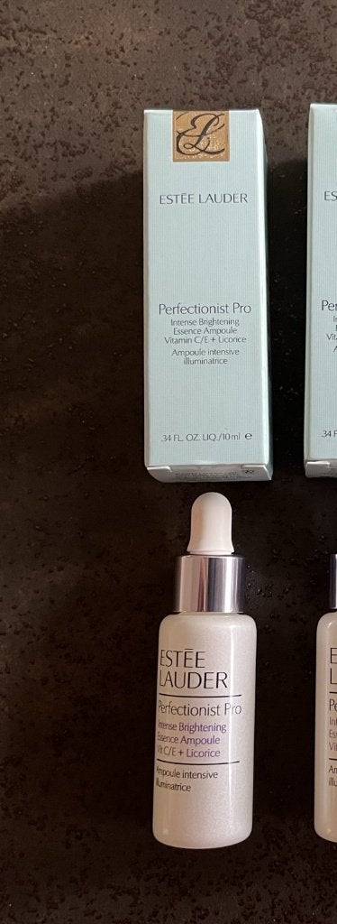 Estee Lauder perfectionist pro intense brightening essence, Sieraden, Tassen en Uiterlijk, Uiterlijk | Gezichtsverzorging, Ophalen of Verzenden