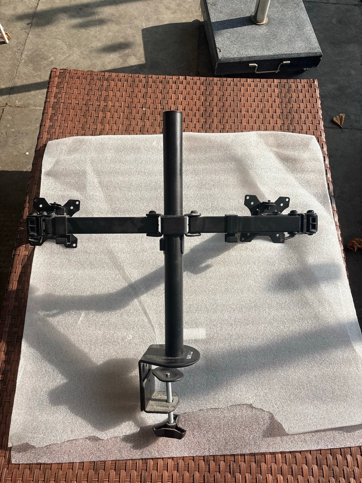 Stevige Dual Monitor Arm, Computers en Software, Monitoren, Ophalen, Zo goed als nieuw, In hoogte verstelbaar