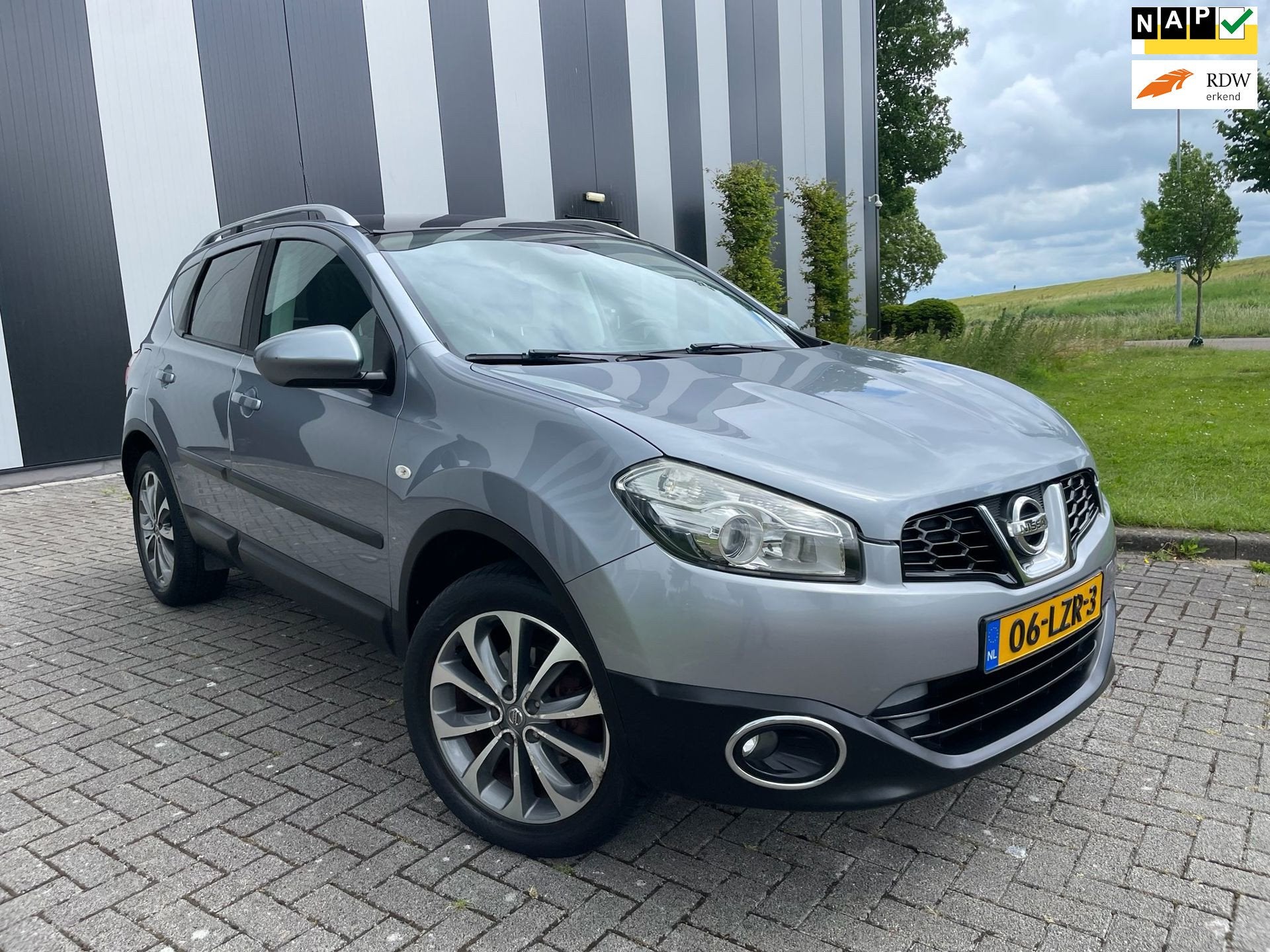 Nissan Qashqai 1.6 Connect Edition Clima-Carplay-Pano-Lmv-Cr, Voorwielaandrijving, 15 km/l, Gebruikt, 4 cilinders