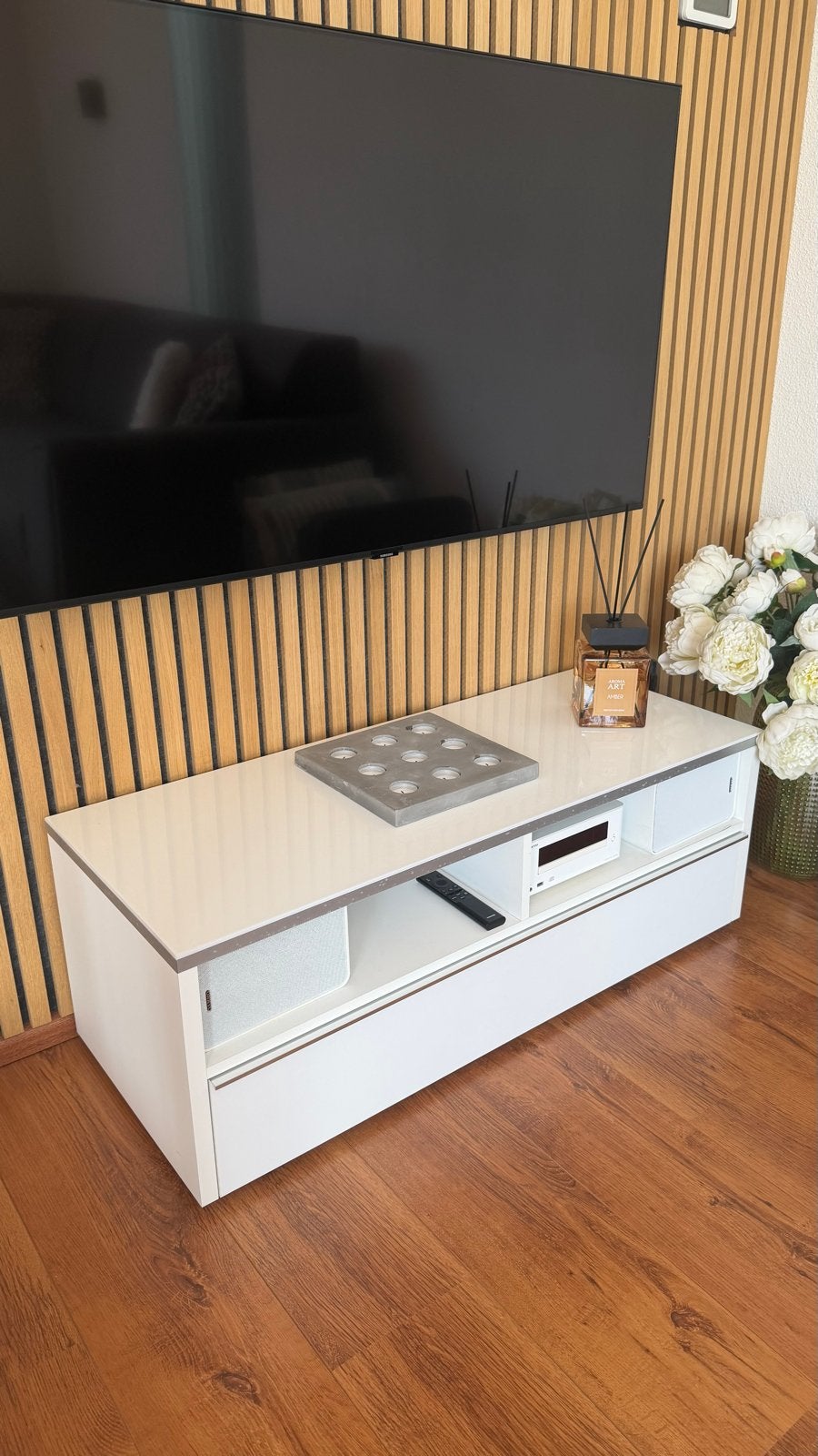 Modern wit tv-meubel met opbergruimte, Huis en Inrichting, Ophalen, 100 tot 150 cm, Zo goed als nieuw, Minder dan 100 cm
