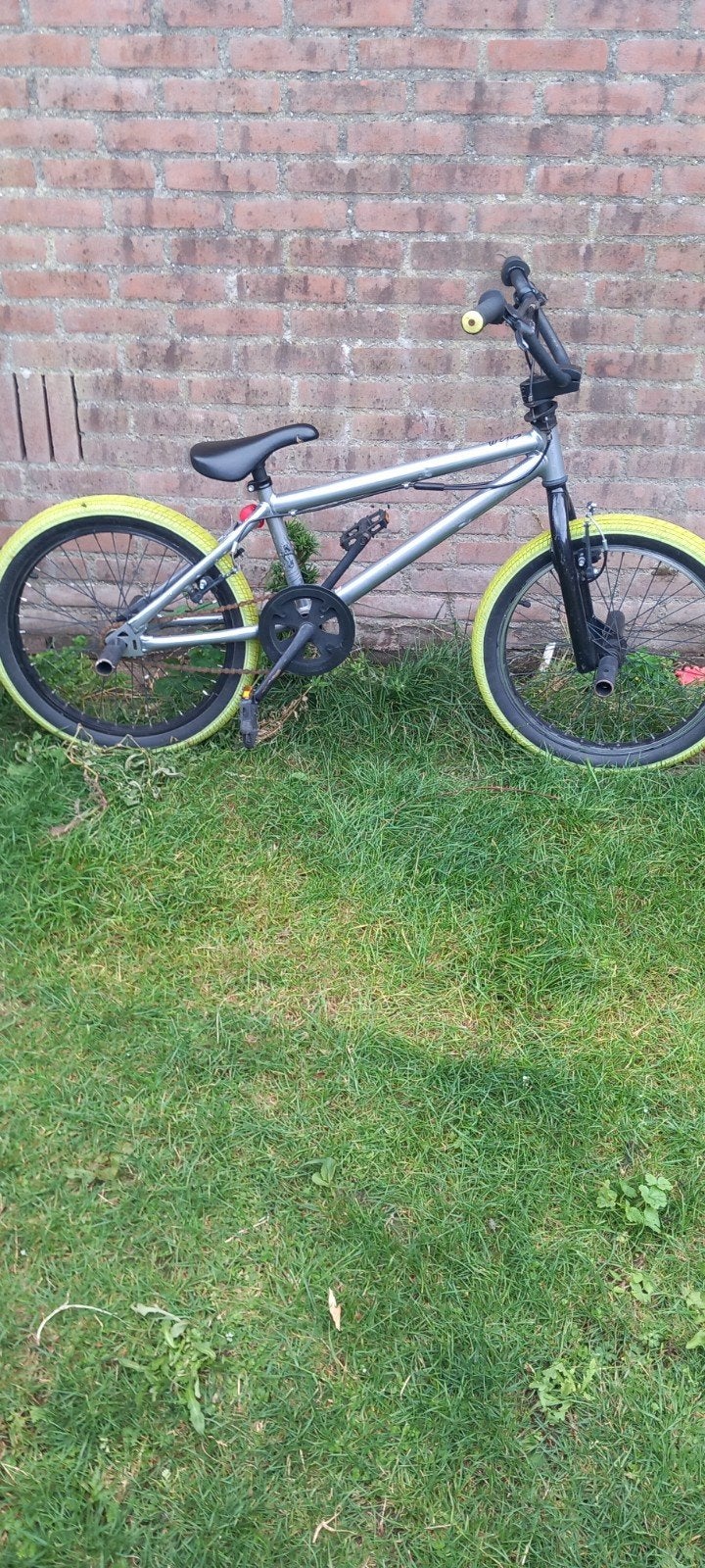 BMX fiets met 360 graden draaibaar stuur en voetsteunen, Gebruikt, Staal, Velgrem, 20 tot 24 inch