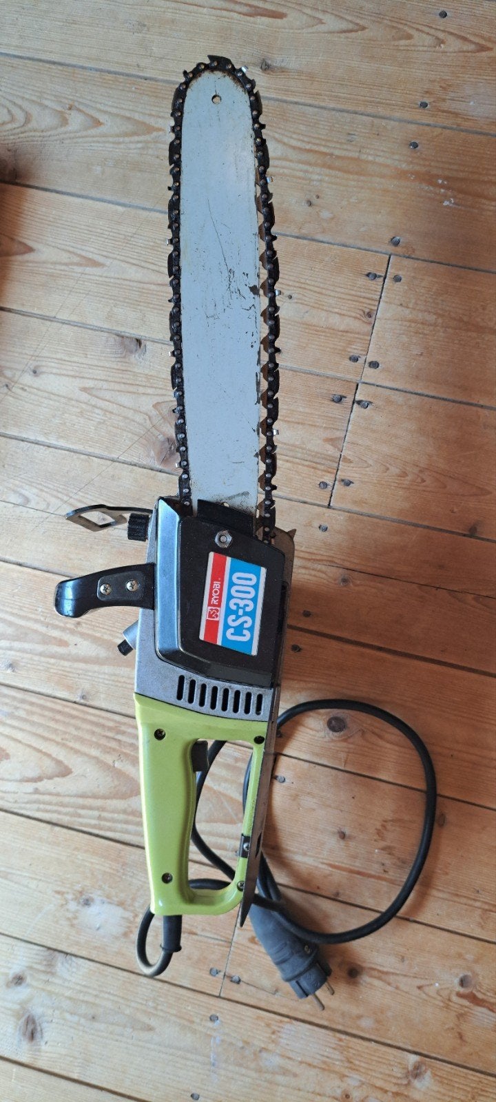 Kettingzaag. Ryobi 300mm, Doe-het-zelf en Verbouw, Ophalen, 1200 watt of meer, Kettingzaag, 30 tot 70 mm