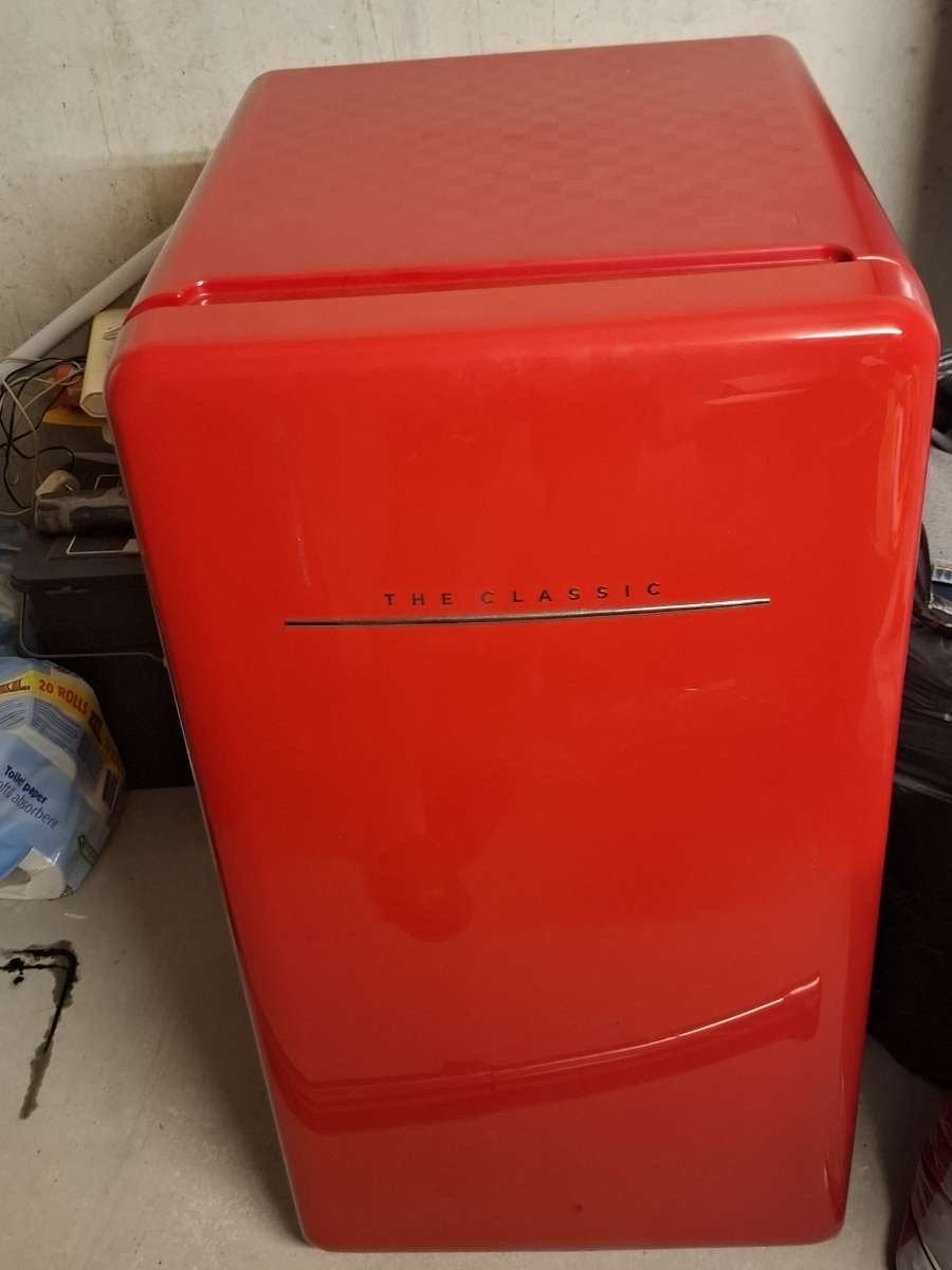 Compacte rode koelkast - 'The Classic', Witgoed en Apparatuur, Koelkasten en IJskasten, Ophalen, Zonder vriesvak, Minder dan 45 cm