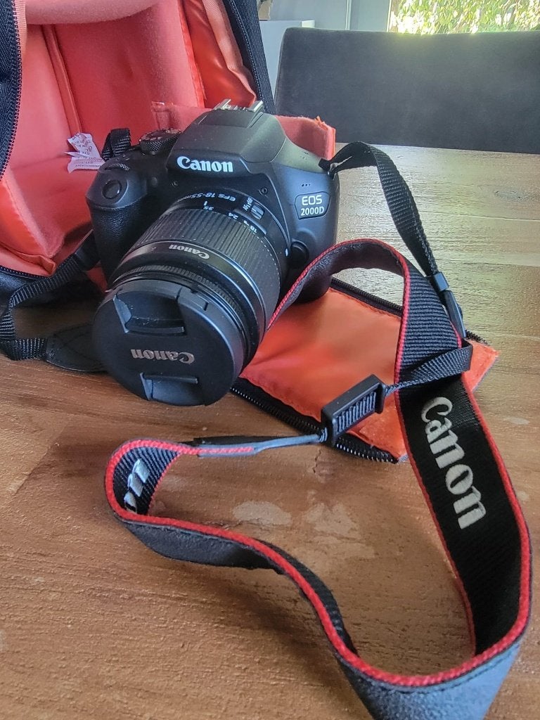 Canon EOS 2000D Spiegelreflexcamera met 2 lenzen, Canon, Ophalen of Verzenden, Zo goed als nieuw, 24 megapixels