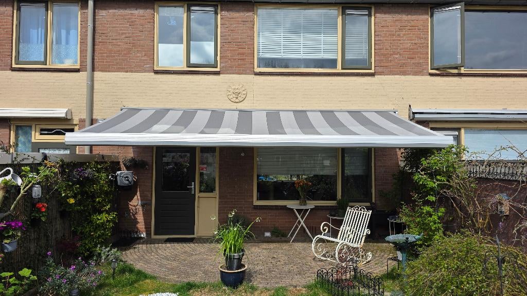 Te koop: Elektrisch Zonnescherm, Ophalen, Gebruikt, 450 cm of meer, Elektrisch