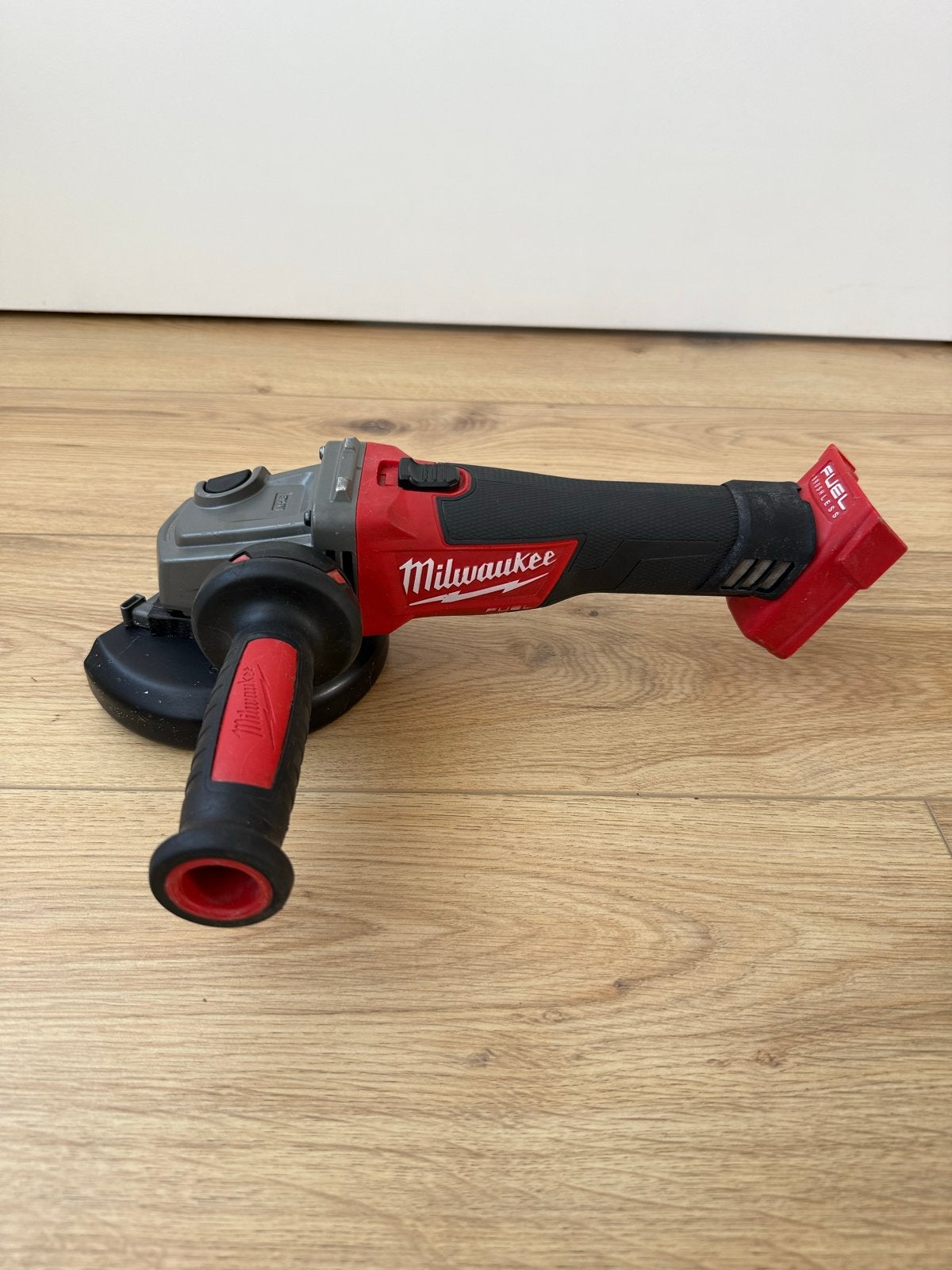 Milwaukee FUEL Haakse Slijpmachine M18, Ophalen of Verzenden, Zo goed als nieuw, 1000 watt of meer, Haakse handslijpmachine
