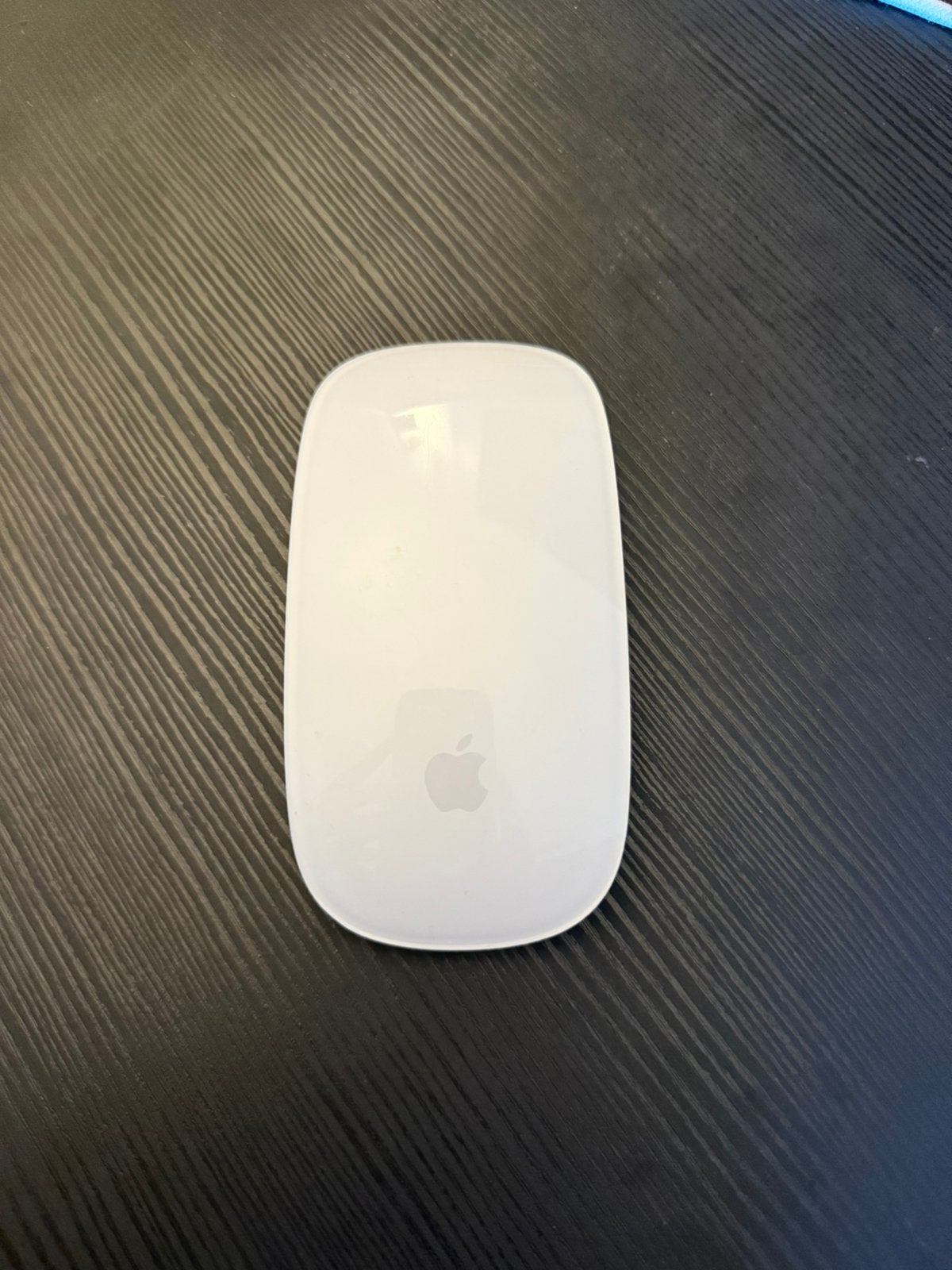 Apple Magic Mouse 2 – wit/zilver (A1657) – oplaadbaar, Ophalen of Verzenden, Zo goed als nieuw, Draadloos, Muis