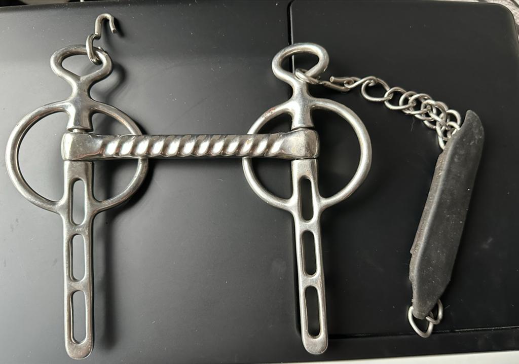 RVS Liverpool stang 16 cm (menbit) 3 gaats met kin ketting, Dieren en Toebehoren, Ophalen of Verzenden, Zo goed als nieuw