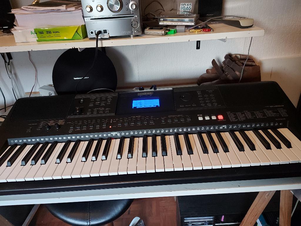 Yamaha Keyboard te koop: PSR E453, Muziek en Instrumenten, Ophalen, 61 toetsen, Yamaha, Zo goed als nieuw