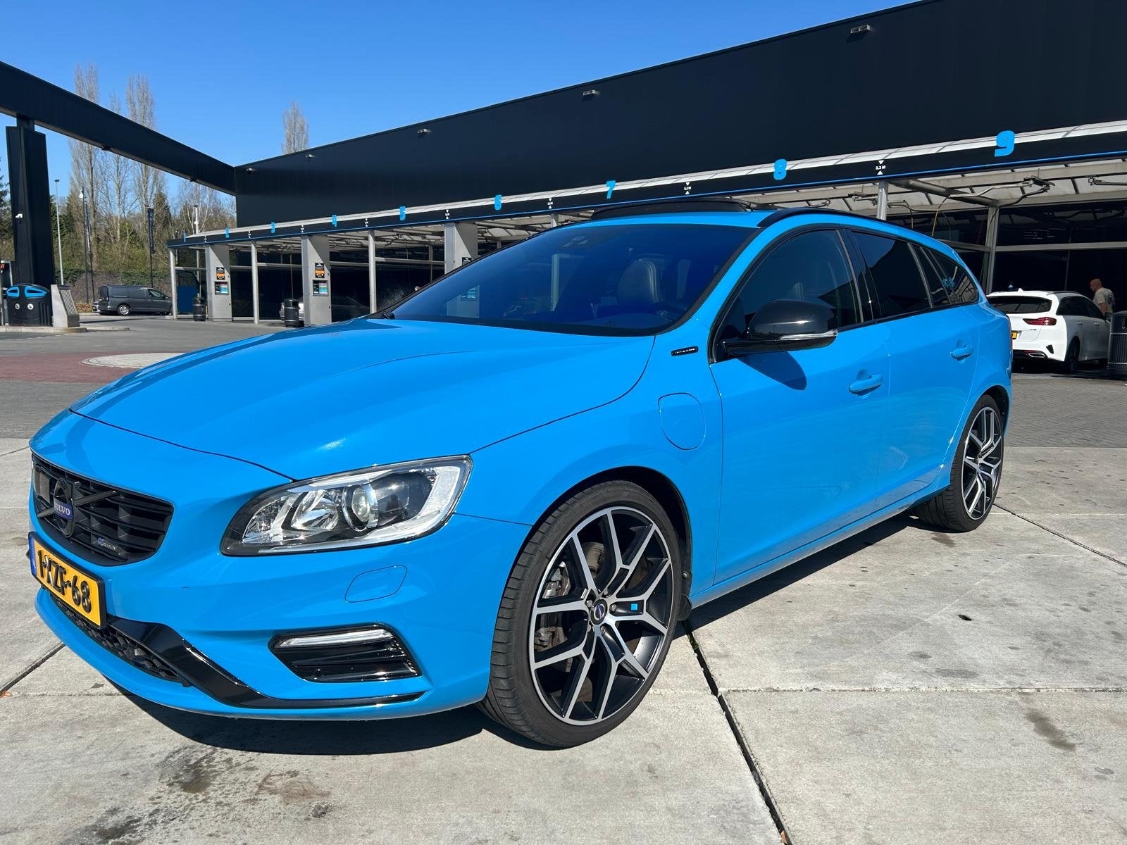 Volvo V60 D6 Plug-in Hybrid 2014 20inch Polestar Rebel Blue, Automaat, 1849 kg, 1800 kg, Zwart