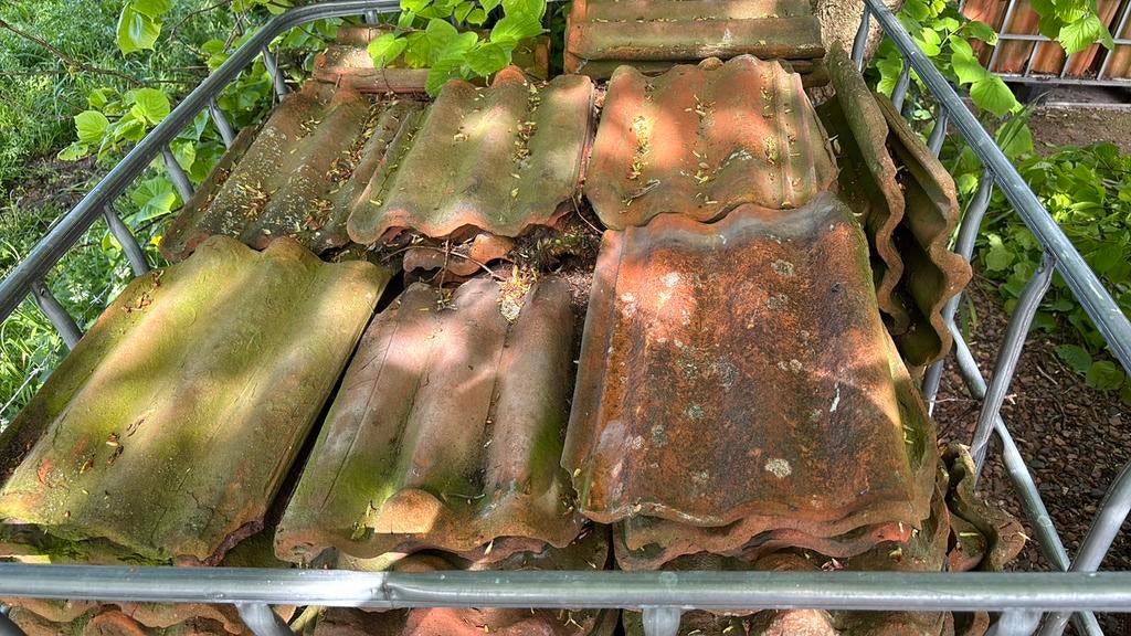 GRATIS Friese dakpannen, Doe-het-zelf en Verbouw, Dakpannen en Dakbedekking, Ophalen, Steen of Klei, 15 m² of meer, Dakpannen