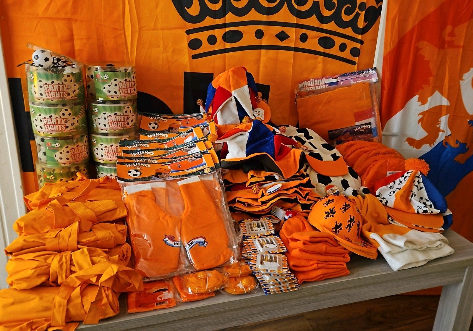 Groot wk Oranje Feestpakket  Hoeden, Schmink, rommelmarkt, Ophalen, Nieuw, Hoed of Pruik, Oranje of Koningsdag