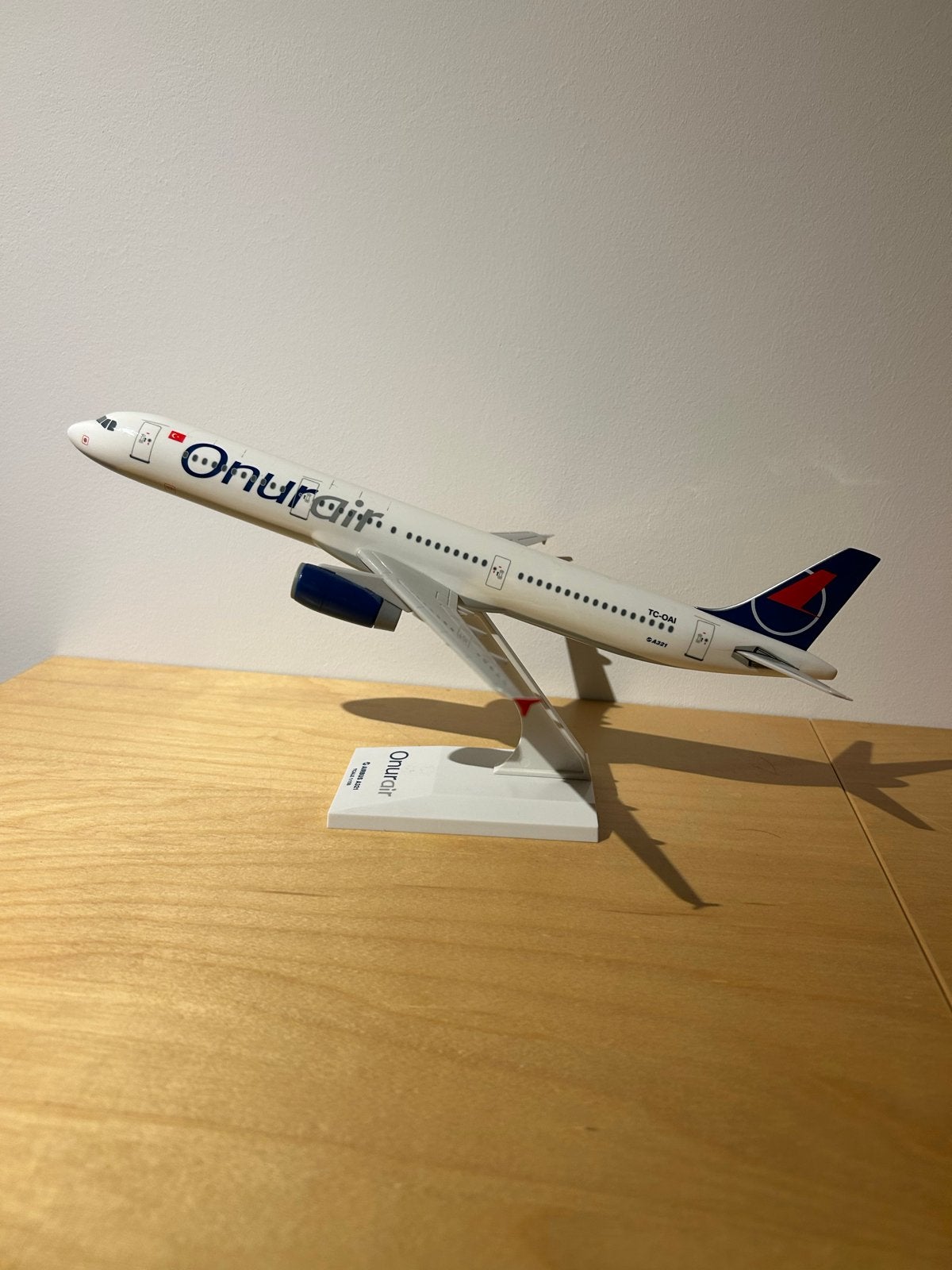 Onurair Airbus A321 schaalmodel 1:150, Overige merken, 1:144 tot 1:200, Ophalen of Verzenden, Zo goed als nieuw