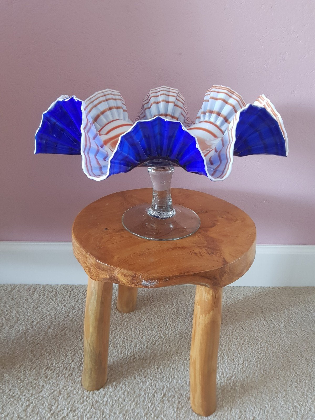 Murano schaal op voet blauw / design glaswerk oranje, Glas, Handgemaakt, Ophalen of Verzenden, Schaal