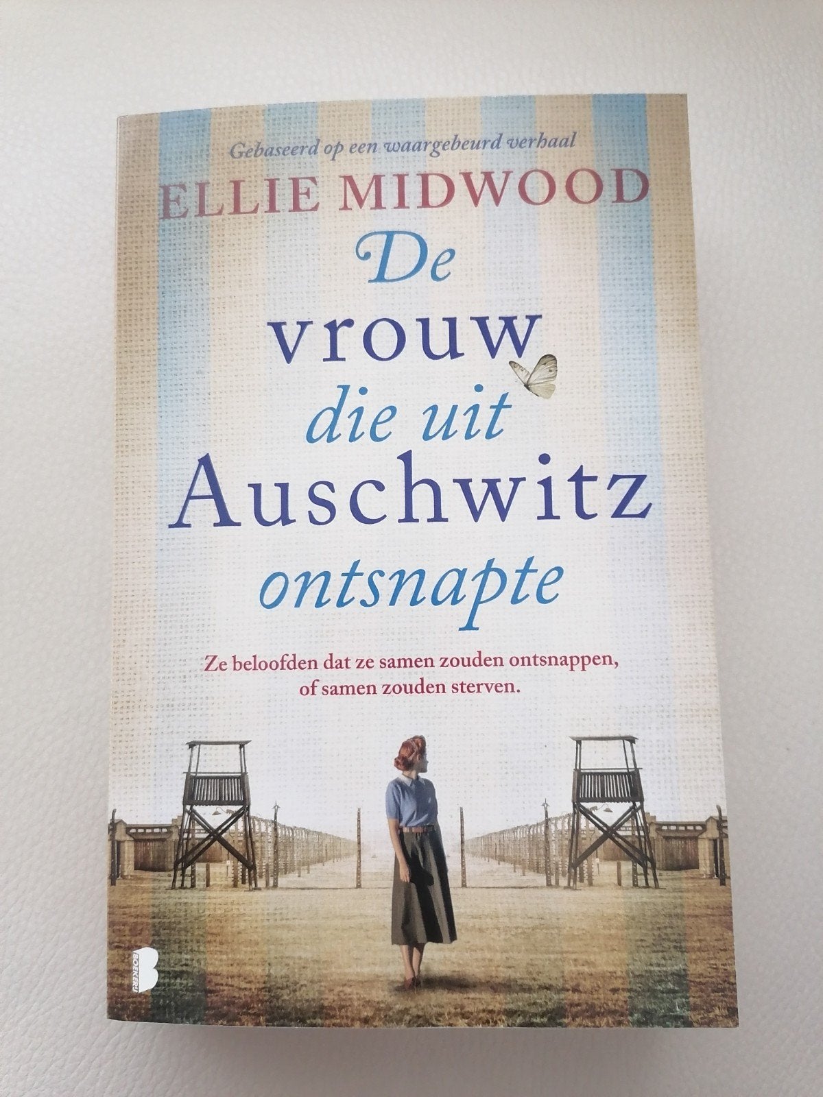 De vrouw die uit Auschwitz ontsnapte - Ellie Midwood, Tweede Wereldoorlog, Ophalen of Verzenden, Zo goed als nieuw, Ellie Midwood