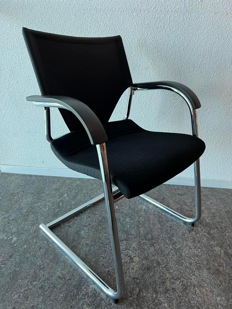 4x Designstoel Wilkhahn Modus Zwart/Chroom, Huis en Inrichting, Stoelen, Zo goed als nieuw, Vier, Stof, Zwart, Ophalen