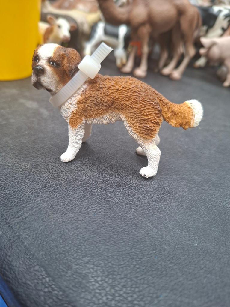 Schleich  sint bernard, Ophalen of Verzenden, Zo goed als nieuw, Hond of Kat, Beeldje of Figuurtje