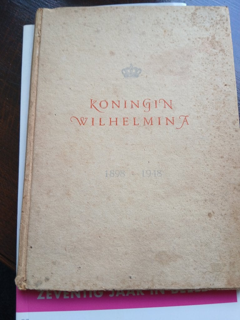 Koningin Wilhelmina  1898 - 1948, Verzamelen, Koninklijk Huis en Royalty, Ophalen of Verzenden, Gebruikt, Nederland, Kaart, Foto of Prent
