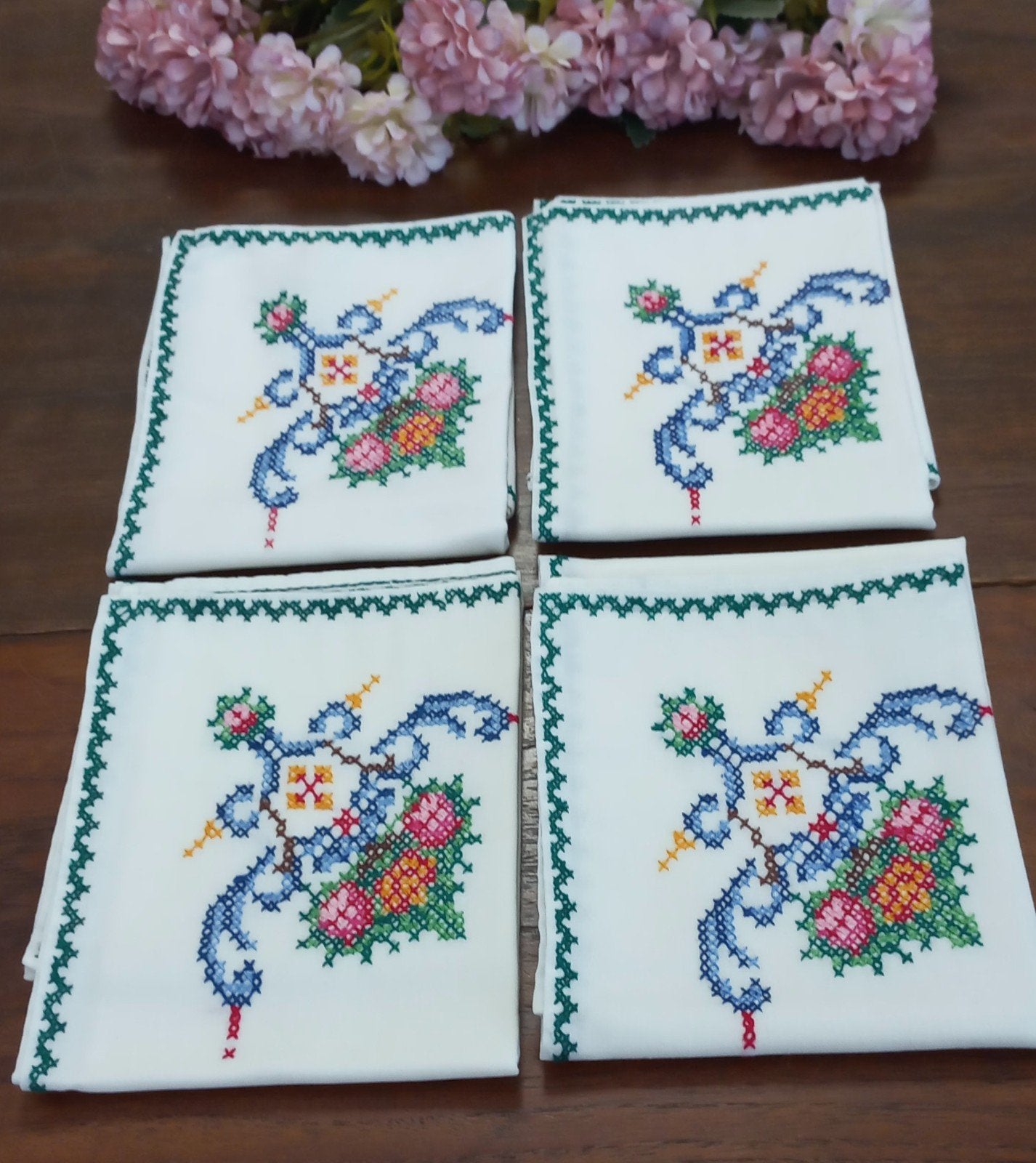 Set van 4 brocante servetten, geborduurde bloemen/ornamenten, Ophalen of Verzenden