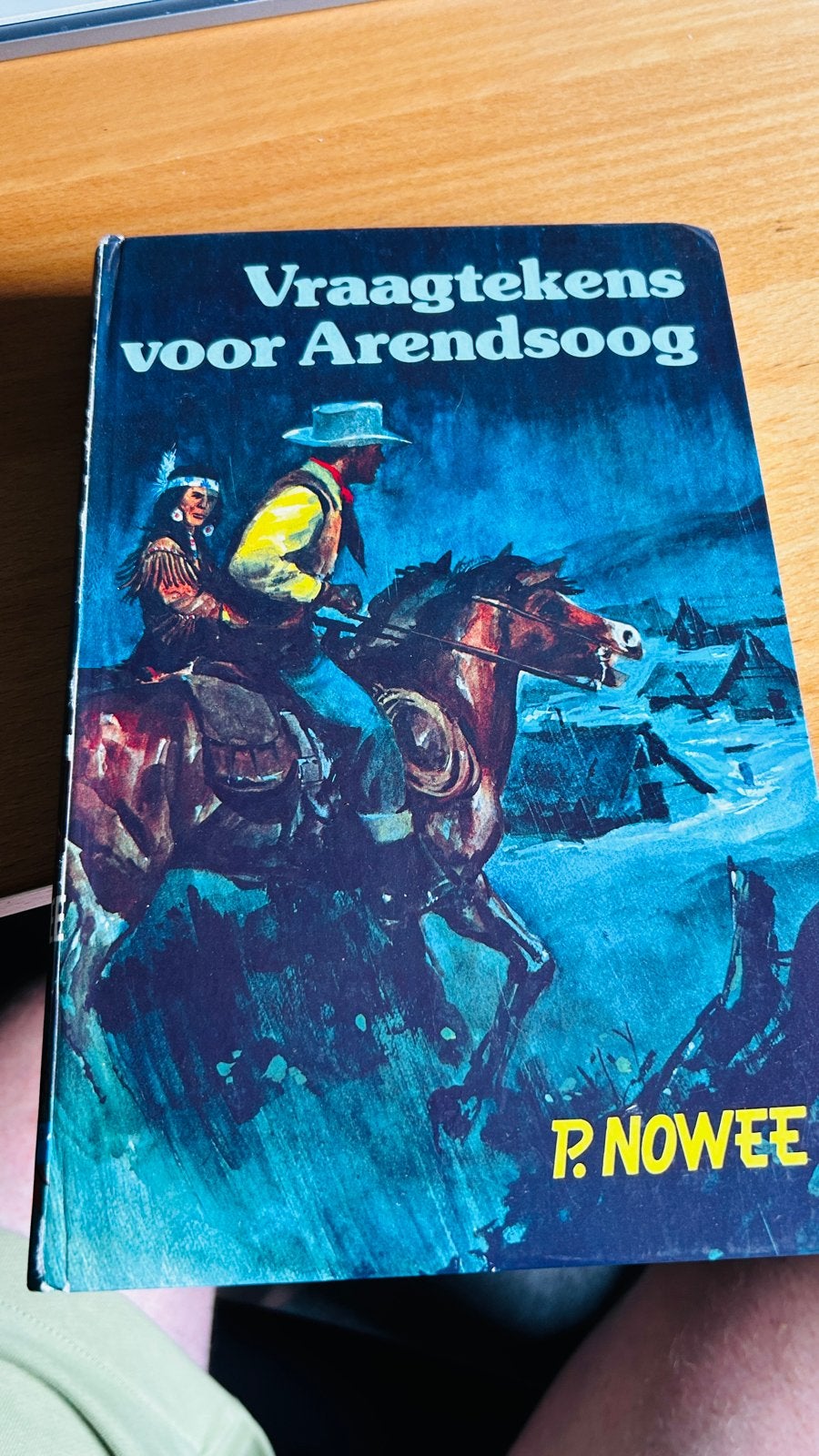 Arendsoog: Vraagtekens voor Arendsoog - P. Nowee, Ophalen of Verzenden, Gelezen