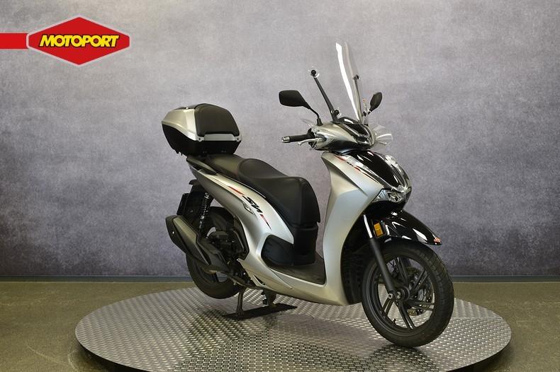 Honda SH 350 I ABS (bj 2024), Scooter, Honda Motor Europe, Bedrijf, Crystal Bldng B-Unit B11.2 Rivium Blv200
2909 LK  Capelle aan den IJsel, NL