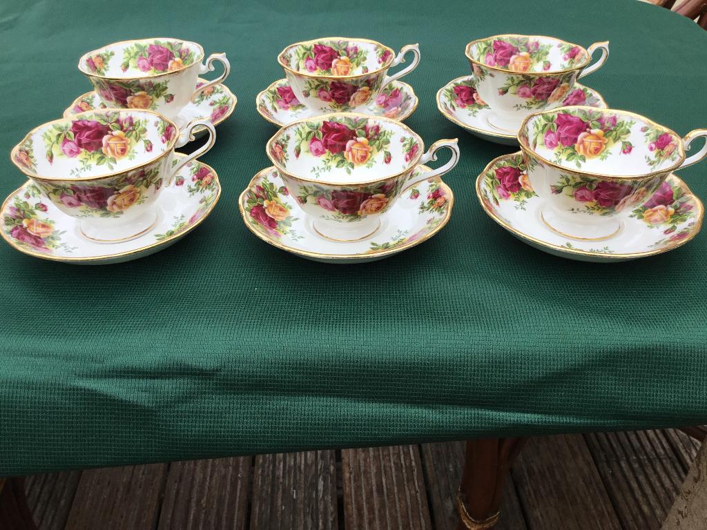 Royal Albert OLD COUNTRY ROSE AVON THEEKOPJES PER STUK, Antiek en Kunst, Antiek | Servies los, Ophalen of Verzenden