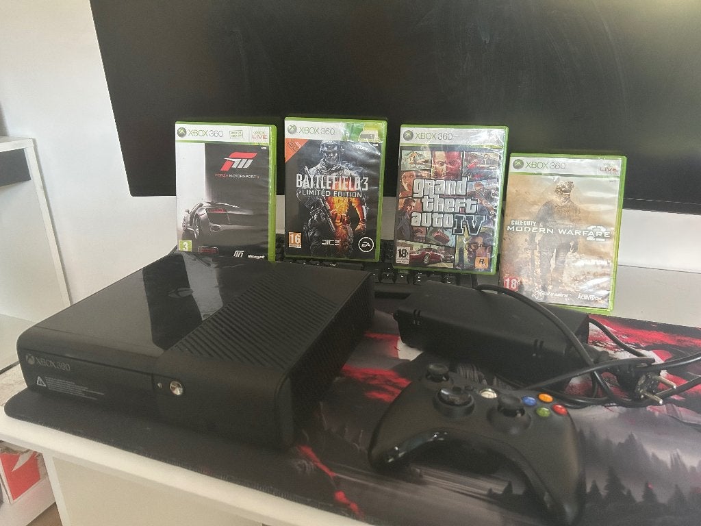 Xbox 360 E compleet set, Spelcomputers en Games, Zo goed als nieuw, Eén computer, Ophalen, Avontuur en Actie