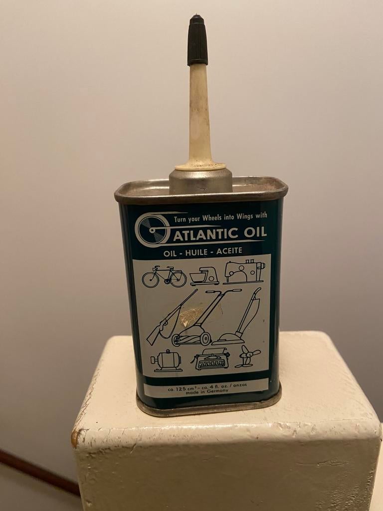 Blikje atlantic oil ., Verzamelen, Merken en Reclamevoorwerpen, Ophalen of Verzenden, Zo goed als nieuw, Verpakking
