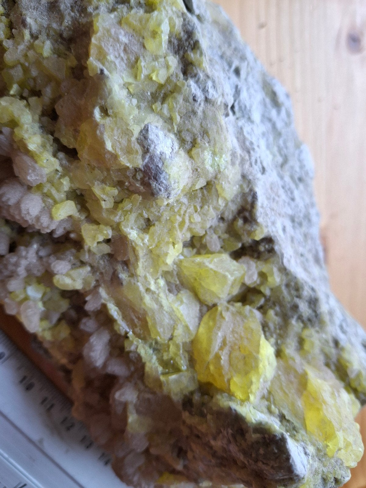 Prachtige Zwavelkristallen op Matrix - Uniek Mineraal, Ophalen of Verzenden, Mineraal