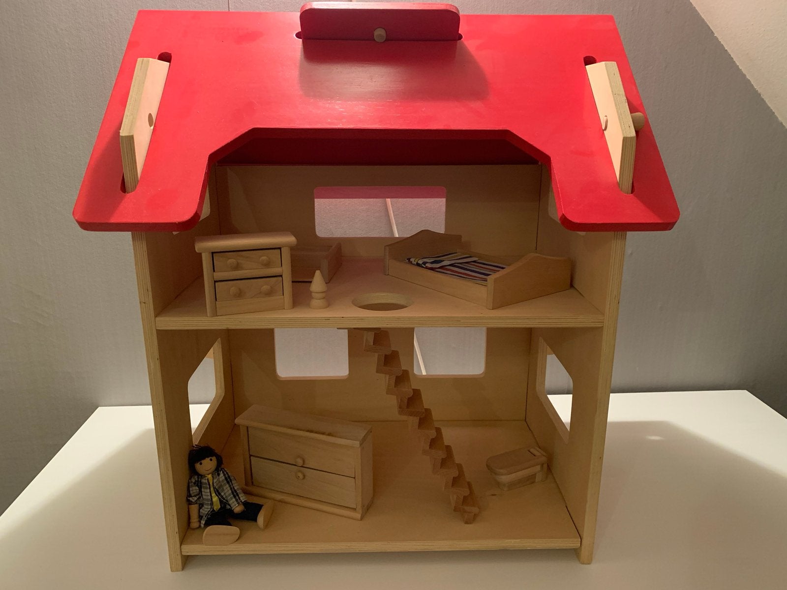 Houten Poppenhuis met Meubels en Poppen, Kinderen en Baby's, Speelgoed | Poppenhuizen, Ophalen, Zo goed als nieuw, Poppenhuis