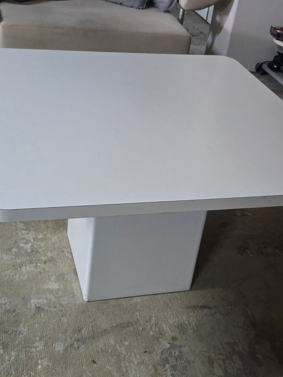 Witte vierkante formica eettafel jaren 80, kolompoot, Vierkant, Ophalen of Verzenden, Zo goed als nieuw, Vijf personen of meer