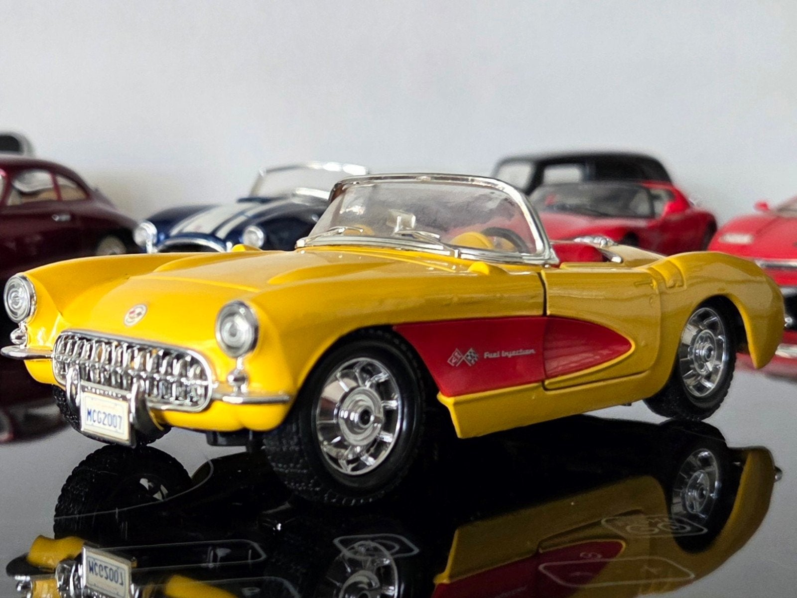 Maisto Chevrolet Corvette C1 1957 Schaal 1:24, Ophalen of Verzenden, Gebruikt, Auto, Maisto