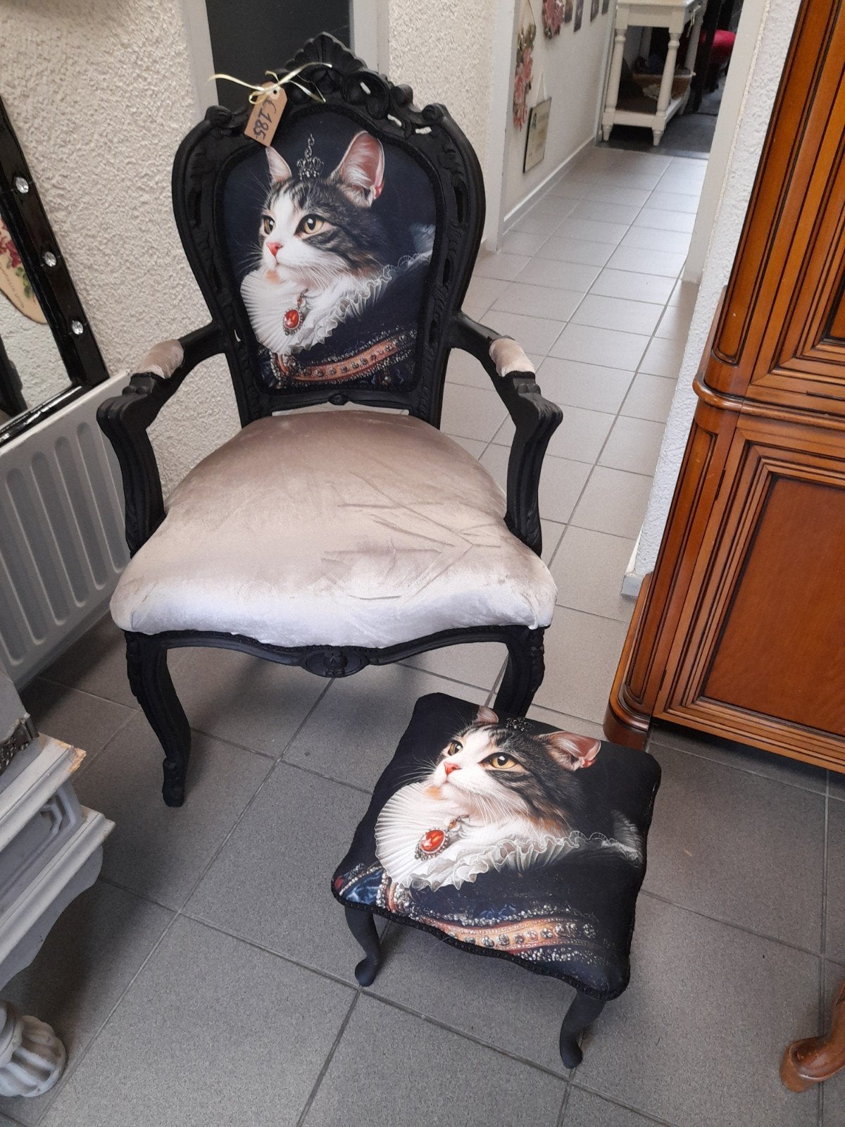 Barok fauteuile opnieuw gestoffeerd poes, Ophalen