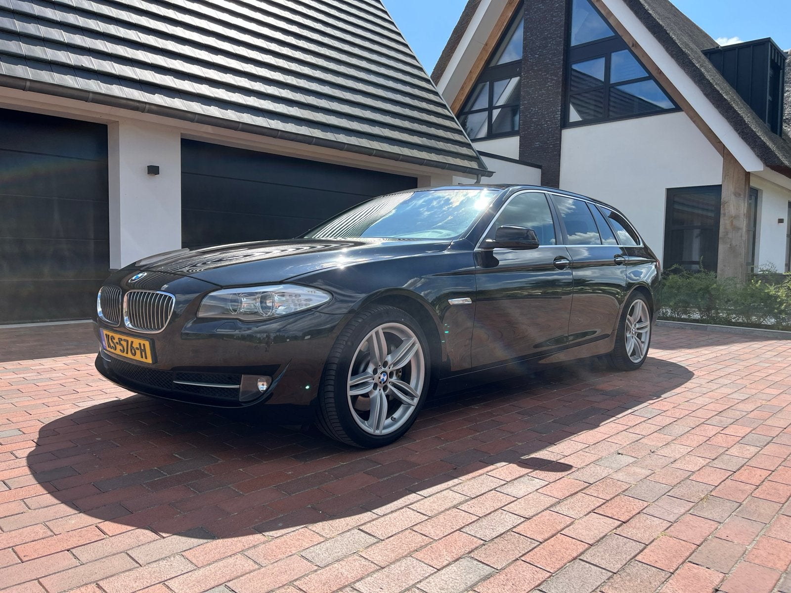BMW 530d Touring | Xdrive | Pano | Camera | Trekhaak, Automaat, Euro 5, Zwart, 2993 cc