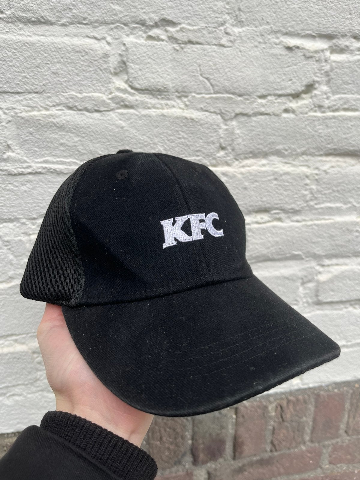 Zwarte KFC Pet met Mesh – Verstelbare Baseball Cap, Ophalen of Verzenden