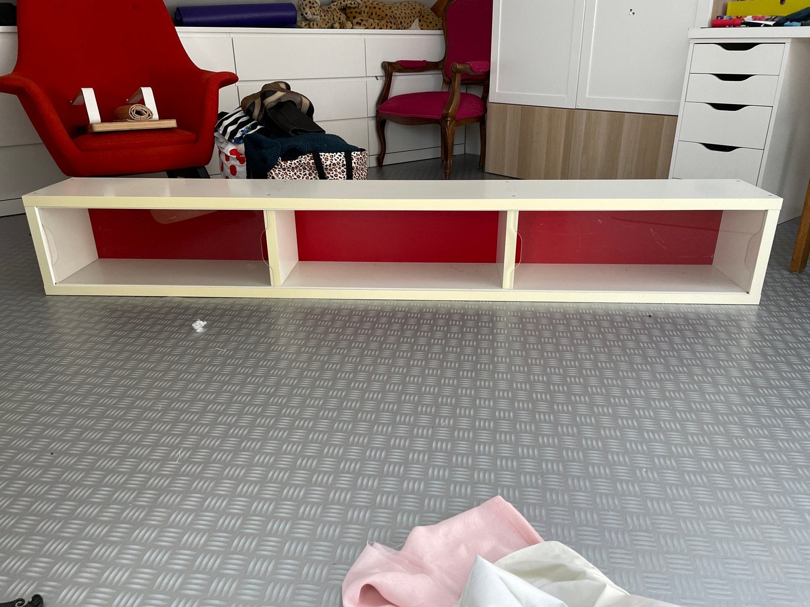Witte wandplank met rode achterwand, Huis en Inrichting, Kasten | Overige, Gebruikt, Ophalen