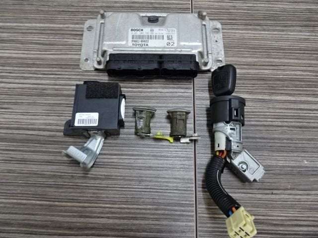 ECU Toyota Aygo bj 2007 complete set incl sloten, Gebruikt, -, Ophalen of Verzenden, Toyota