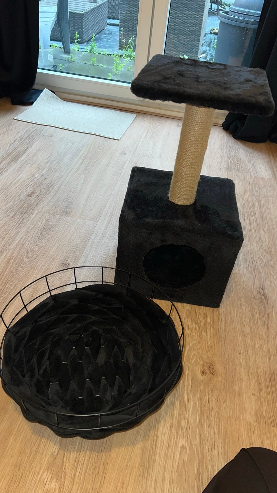 Kattenmandje + krabpaal, Ophalen, Gebruikt