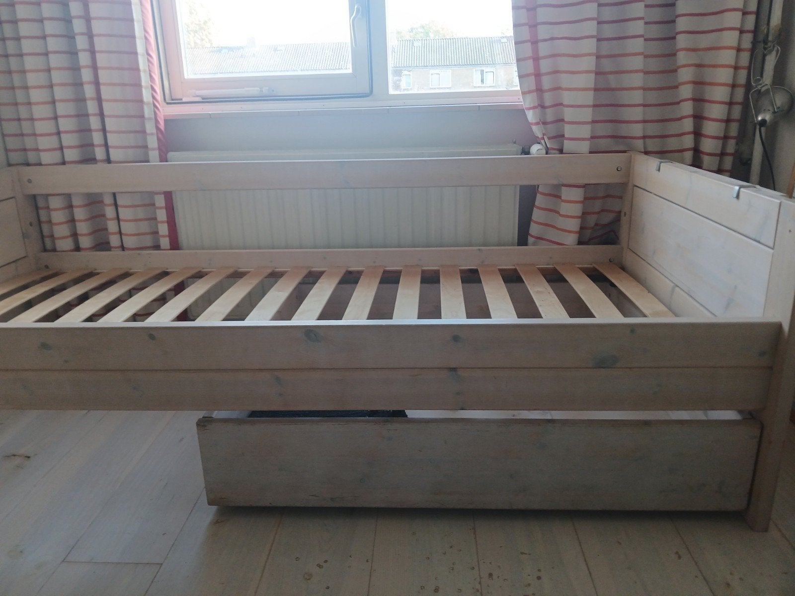 Mooi houten 1 persoonsbed met lade, Huis en Inrichting, Ophalen, Eenpersoons, Hout, 90 cm