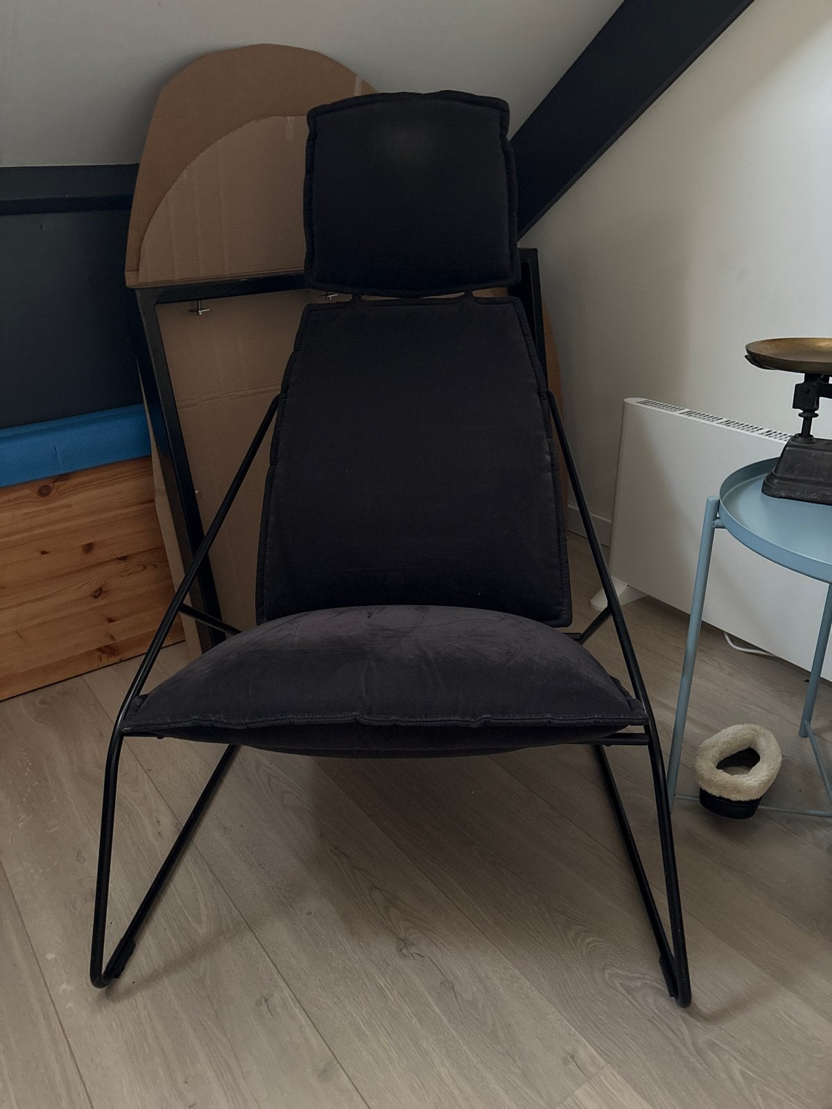 IKEA stoel, zwart en nog heel netjes, Huis en Inrichting, Stoelen, Ophalen, Zwart, Zo goed als nieuw, Metaal