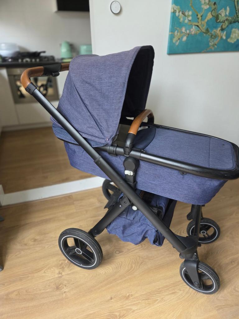 Dubatti kinderwagen met voetenzak, Ophalen, Zo goed als nieuw, Kinderwagen, Overige merken