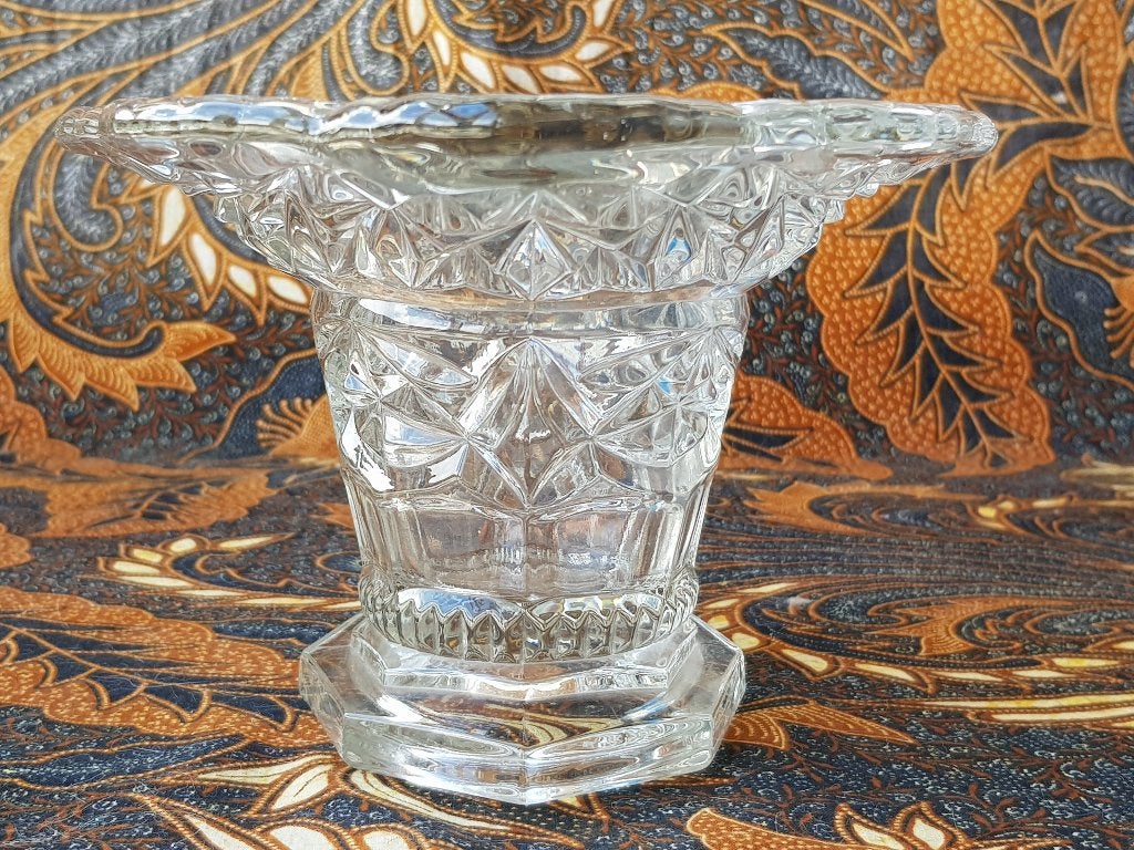 Mooie antieke vaas uit Engeland van glas 24 cm. uit 1920., Antiek en Kunst, Antiek | Vazen, Ophalen of Verzenden