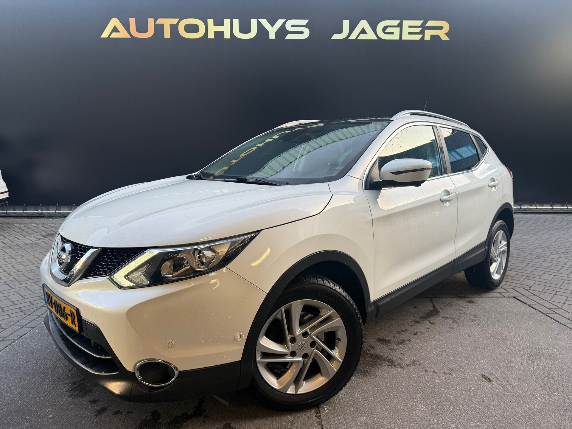 Nissan Qashqai 1.2 Tekna Tekna Automaat Pano 360 Leder Cruis, Auto's, Dealer onderhouden, Gebruikt, 116 pk, Wit