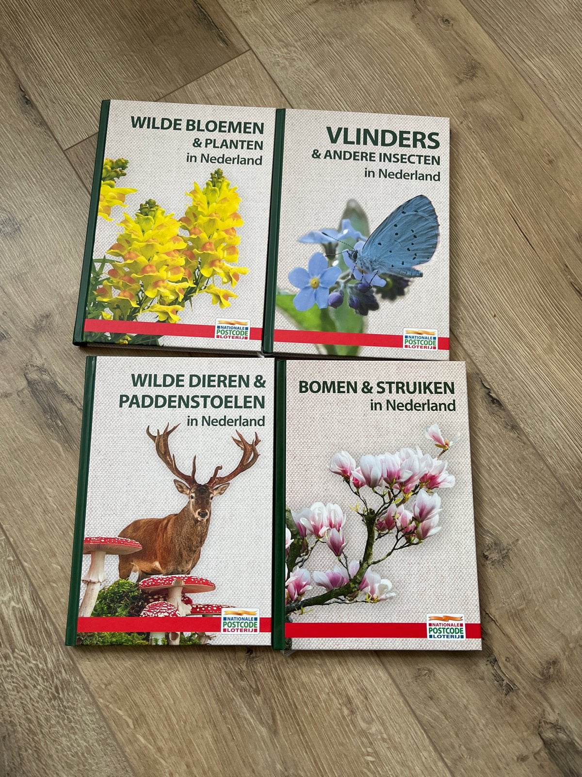 Nationale Postcode Loterij Natuurgidsen (4 delen), Ophalen of Verzenden, Zo goed als nieuw, Natuur algemeen