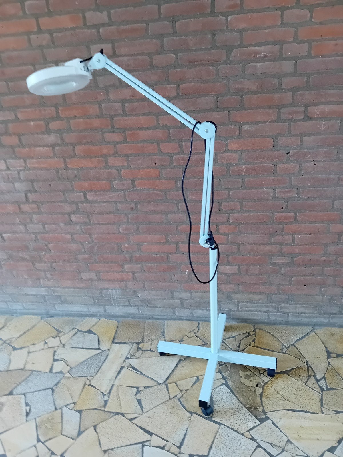 Mooie staande loeplamp op wielen., Hobby en Vrije tijd, Vergrootglazen, Loepen en Loeplampen, Ophalen, Nieuw, Loeplamp