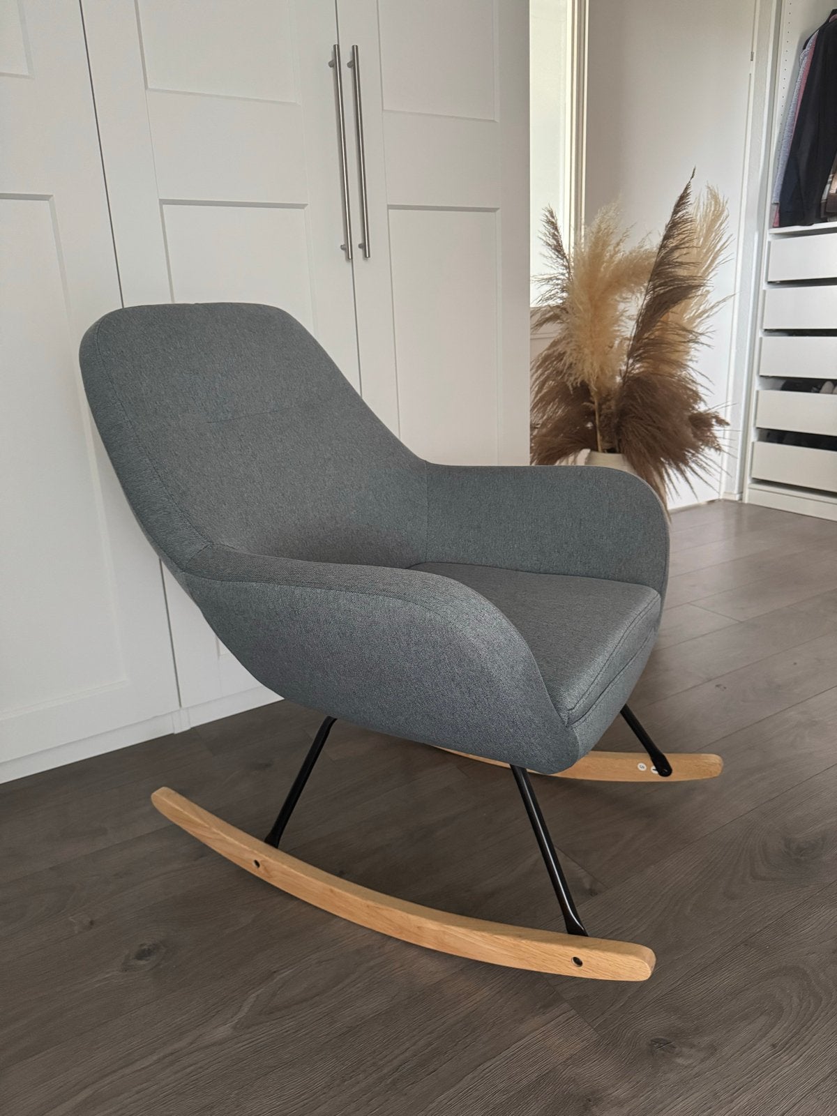 Comfortabele grijze schommelstoel - Zo goed als nieuw, Ophalen, Zo goed als nieuw, Hout, Eén