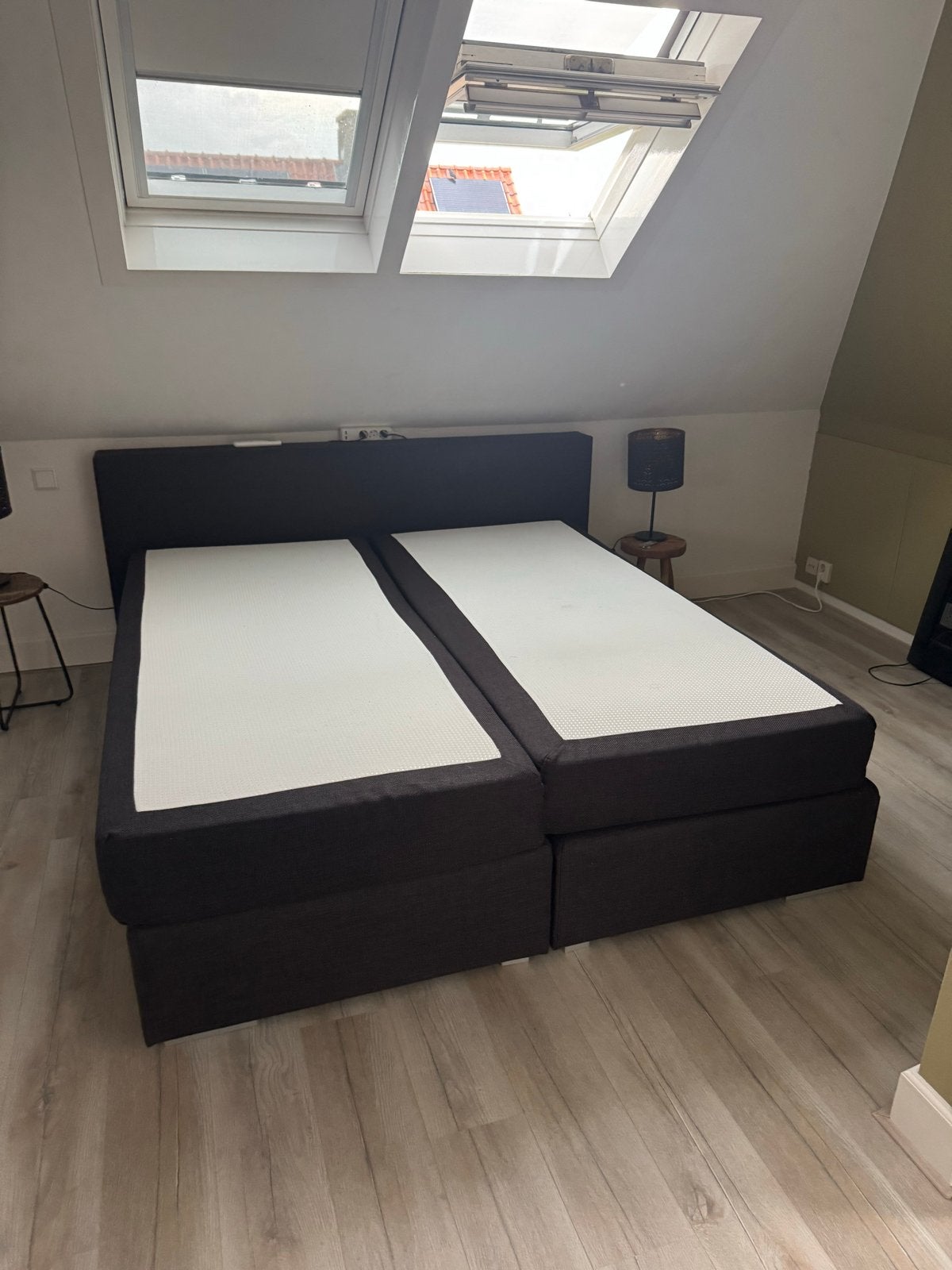 Boxspring 2.00x1.80 met hoofdbord - Zwart, Huis en Inrichting, Ophalen, Gebruikt, Zwart, Tweepersoons