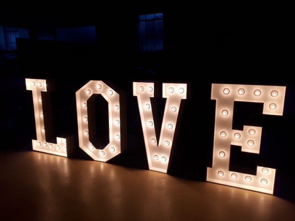 LOVE Licht letters te huur incl. bezorging, zonder borg, Ophalen, Zo goed als nieuw, Geboorte of Huwelijk