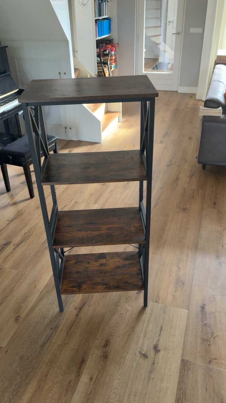 Industriële kast met houten planken en zwart metalen frame, Ophalen, Zo goed als nieuw