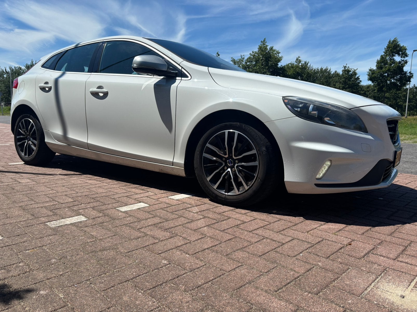 Volvo V40 1.6 D2 R-design 2013 Wit, Auto's, Volvo, Voorwielaandrijving, Zwart, 4 cilinders, Wit